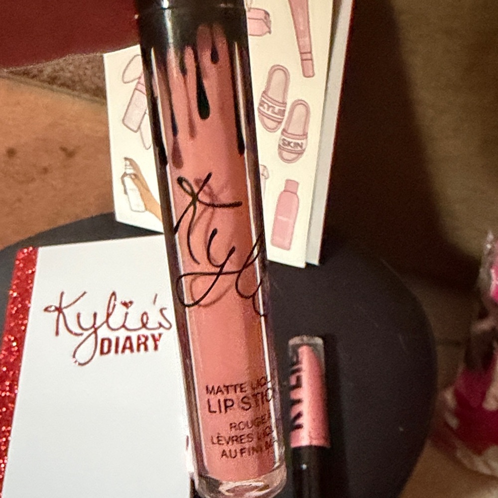 Kylie Cosmetics Makeup Collection 5 items all NEW - Picture 15 of 16